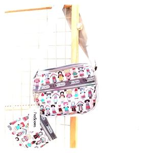 Shoulder bag with detachable small pouch